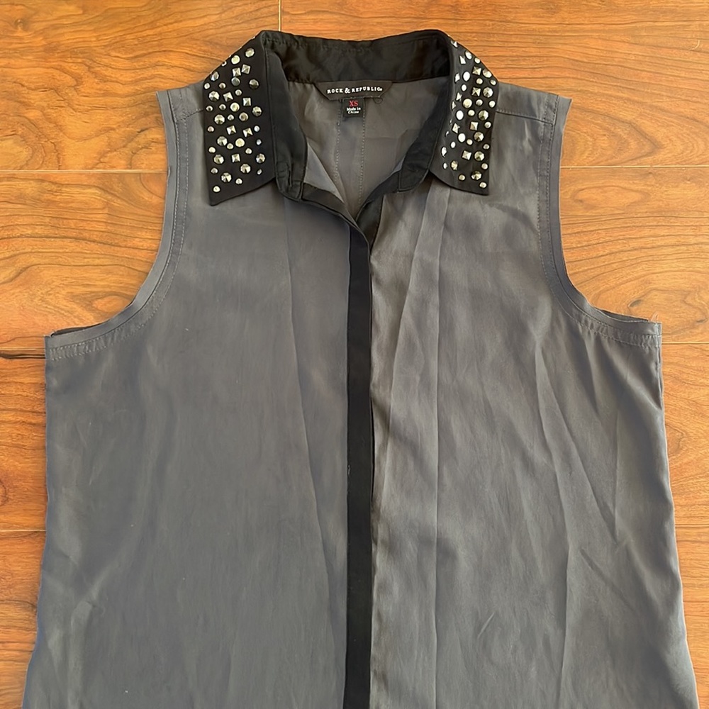 Rock & Republic Gray and Black Studded Button Down Sleeveless Blouse - Picture 2 of 9